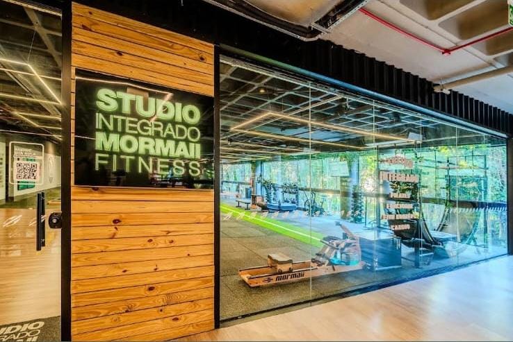 Entrada do Studio Integrado Mormaii Fitness, no Spotmarket, Córrego Grande, Florianópolis-SC